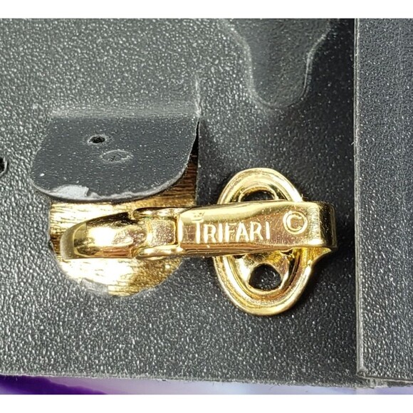 Vintage Crown Trifari 60s MCM White Enamel Egg Shape Gold Tone Clip On Earrings - Picture 7 of 12